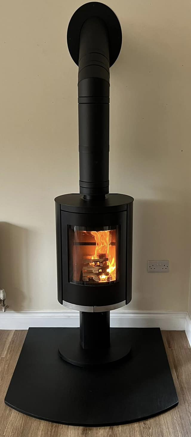 Ovale Pedestal Stove with Rigid Insulated Flue in Cramlington view 3