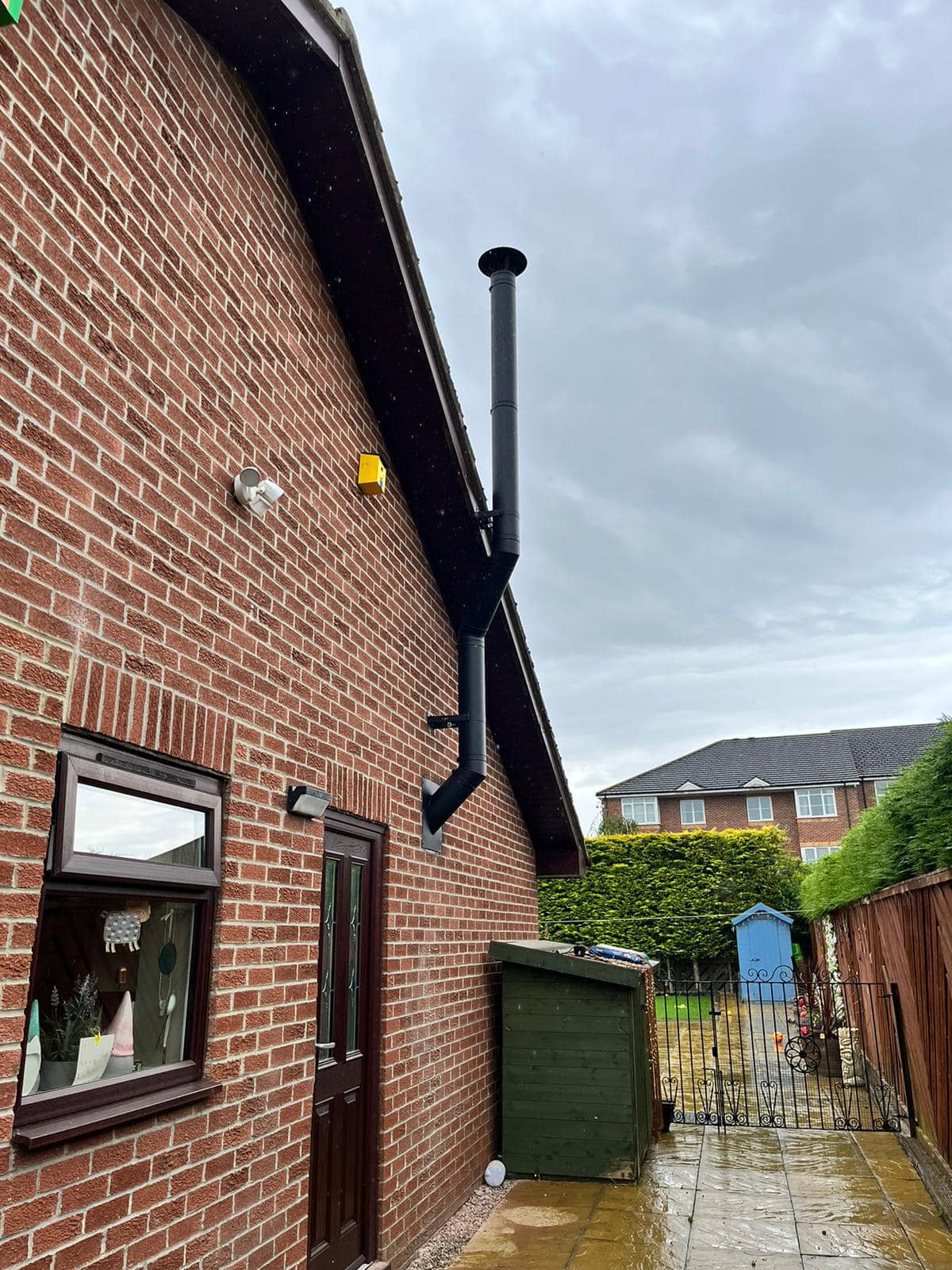 Ovale Pedestal Stove with Rigid Insulated Flue in Cramlington view 7