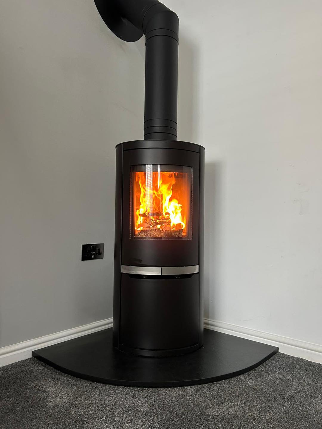 MI Fires Ovale Wood Burner with Rigid Flue System view 2