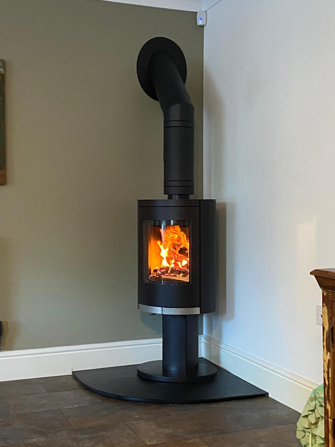 Ovale Pedestal Stove Installation in Blyth view 3