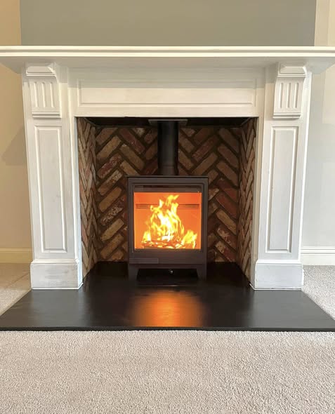 Allure 5 Stove with Herringbone Brick Chamber Panels view 7