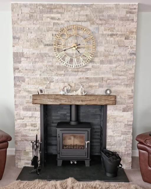 Blithfield 5 Stove with Rustic Stone-Effect Chimney Breast