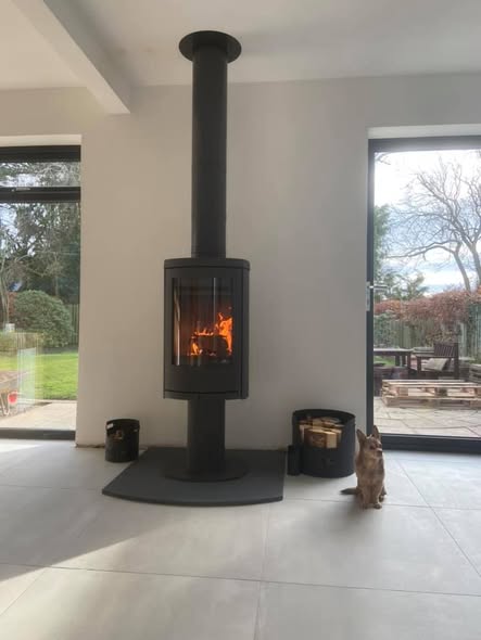 Jydepejsen Cosmo Pedestal Stove in Stannington view 5