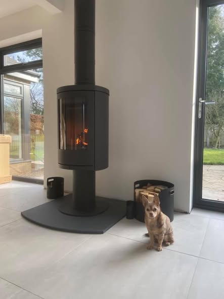 Jydepejsen Cosmo Pedestal Stove in Stannington view 6