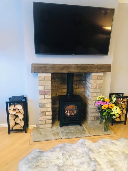 Stockton 5 Balanced Flue Gas Stove with Reclaimed Brick Chamber view 4