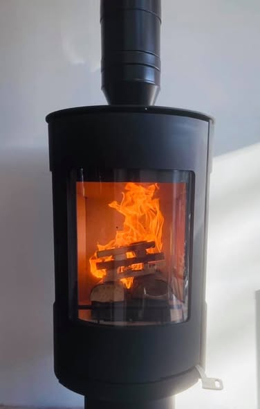 Norvik 5 Multifuel Stove with Brick Chamber and Lit Beam