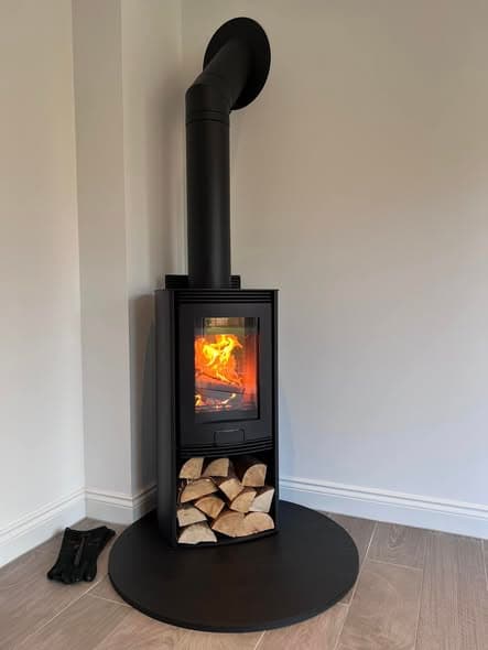 Di Lusso R4 Euro Stove with Teardrop Slate Hearth