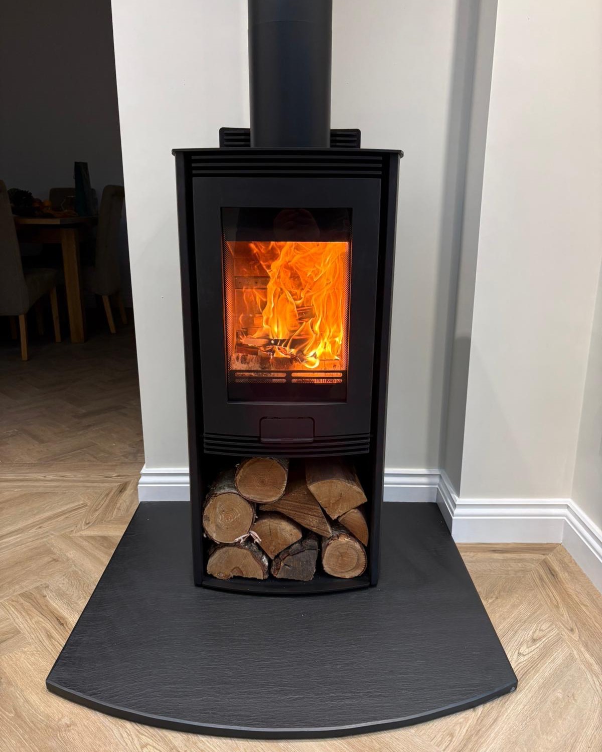 Di Lusso R4 Euro Stove Installation in a Modern Extension view 4